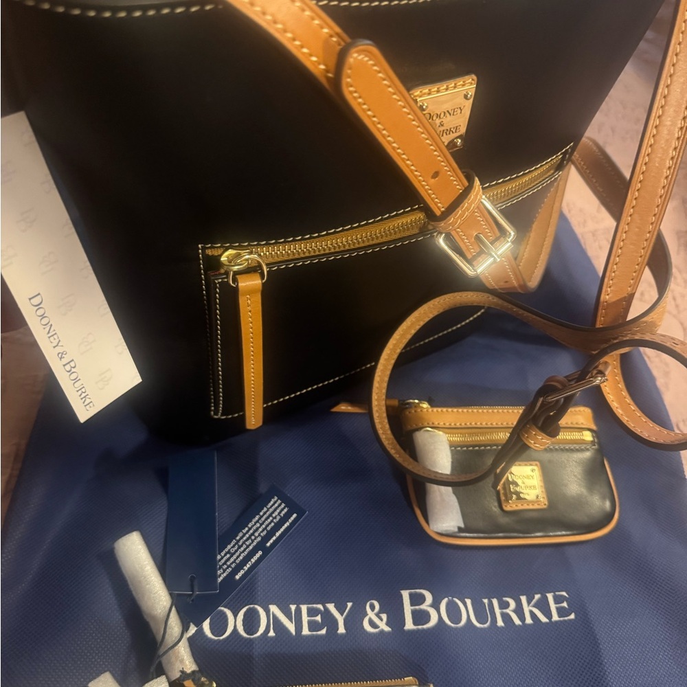 Dooney & Bourke Wexford leather Black and Brown Shoulder Bag Set - Picture 6 of 12